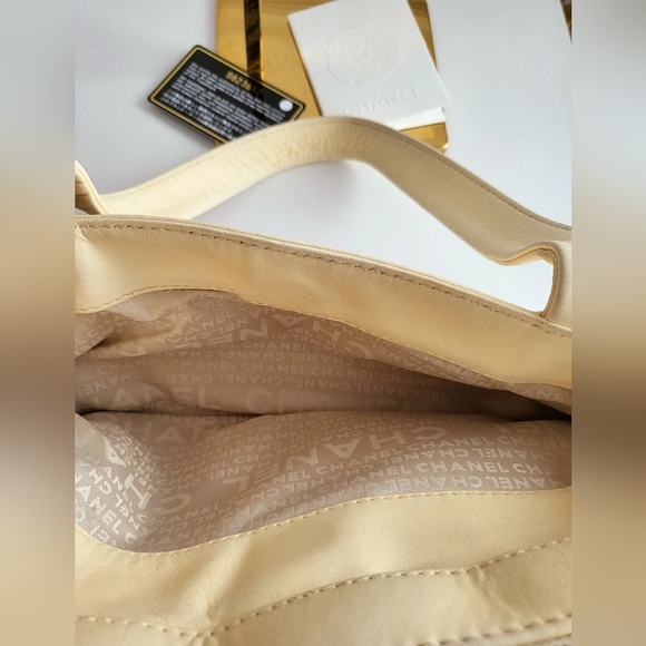 Chanel Cream Knit Canvas & Leather Shoulder Bag - Picture 4 of 12